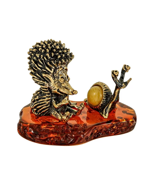 דמות של Hedgehog עם חילזון 